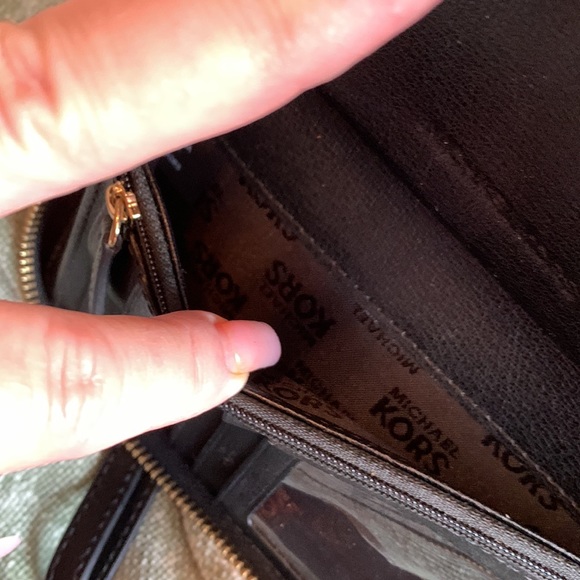 Michael Kors Wristlet Wallet🔥 - Picture 7 of 12